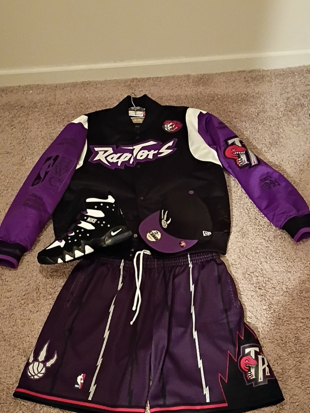 TORONTO RAPTORS MITCHELL AND NESS NBA SHORTS